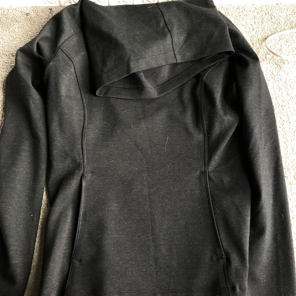 Mountain hardwear sweatshirt